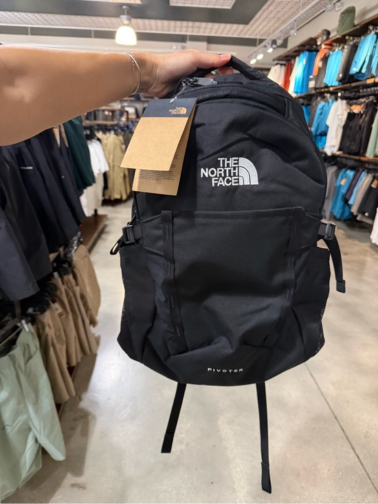 The North Face Other - NWT！The North Face PivotER Backpack TNF Black Laptop Travel School Bag，Unisex